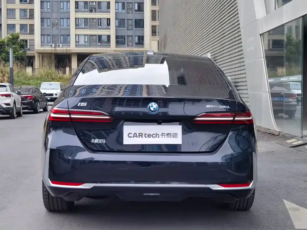 BMW i5 — фото 2