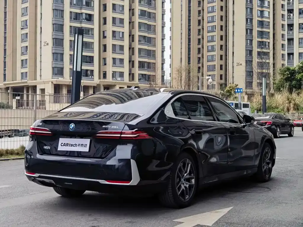 BMW i5 — фото 8
