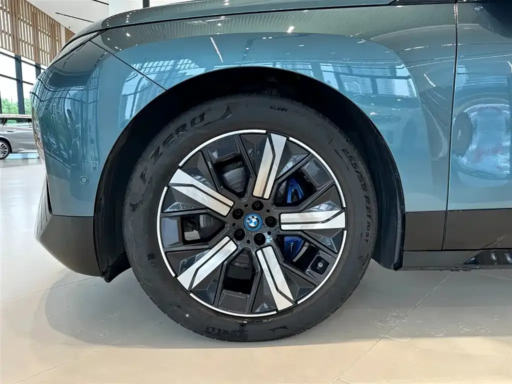 BMW iX — фото 2