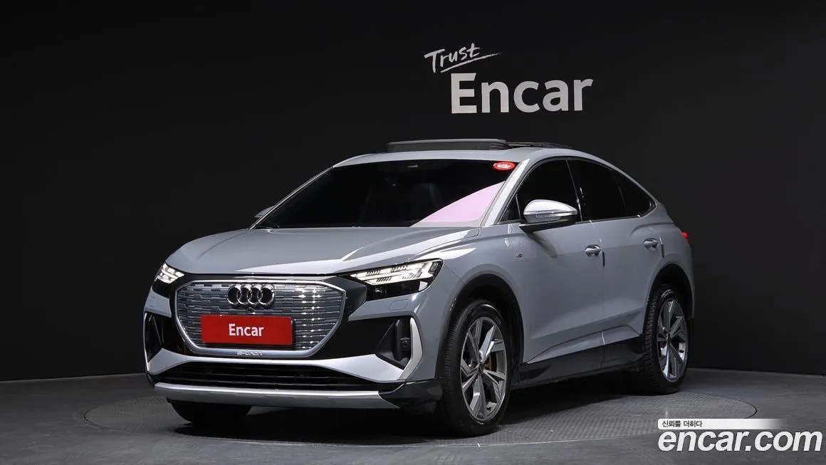 Audi Q4 e-tron — фото 1