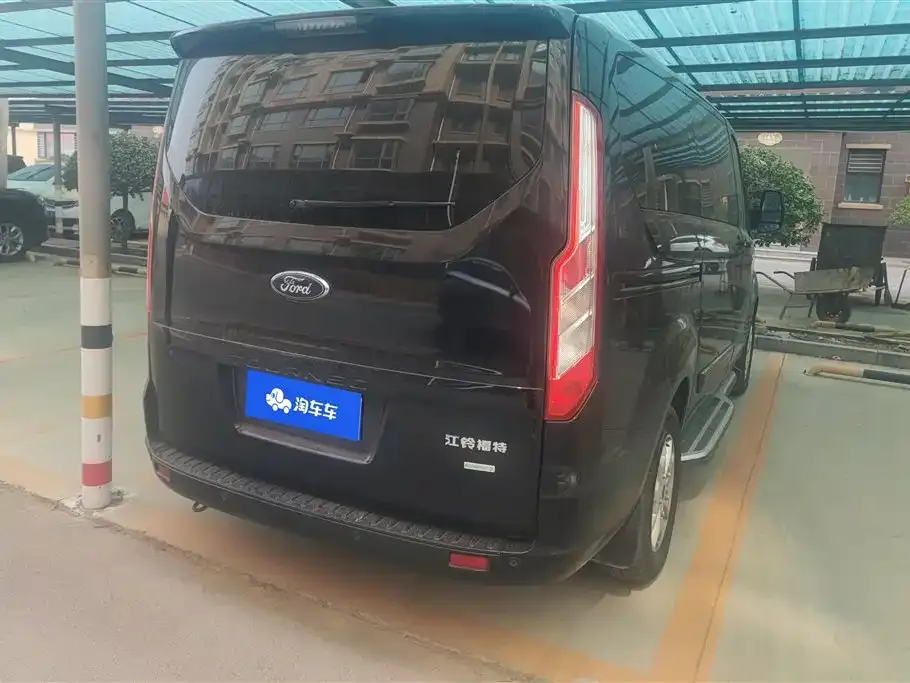 Ford Tourneo — фото 9
