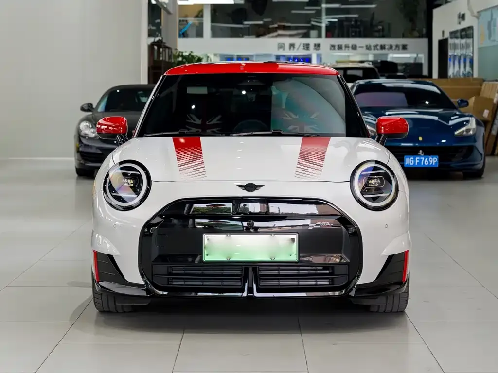 MINI JCW Electric — фото 10