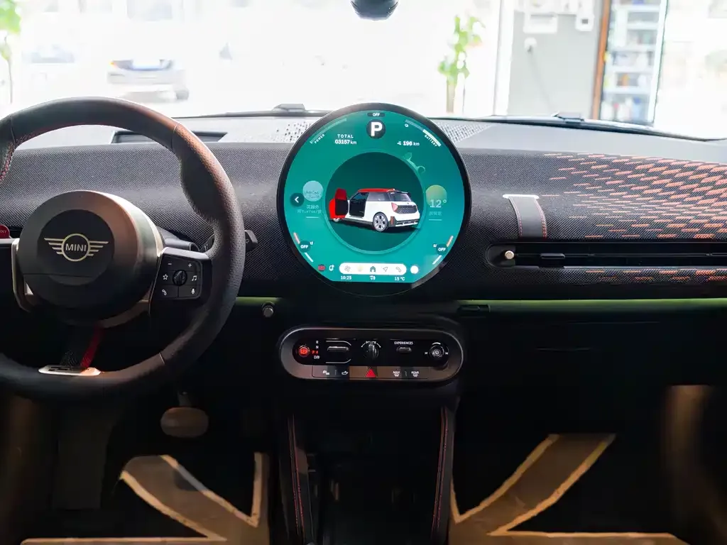 MINI JCW Electric — фото 3
