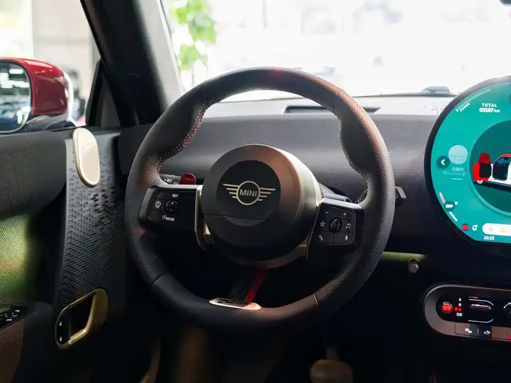 MINI JCW Electric — фото 2