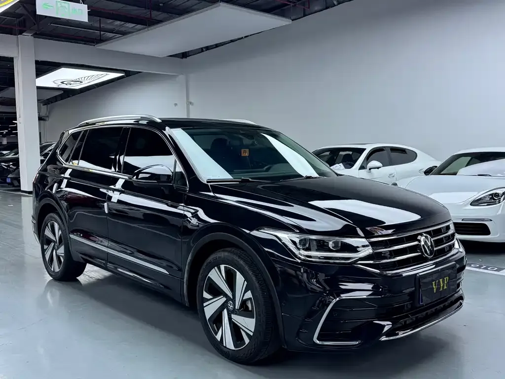 Volkswagen Tiguan L — фото 2