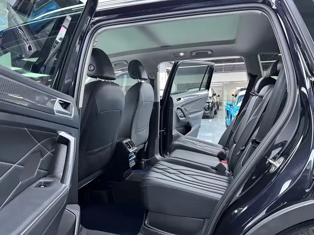 Volkswagen Tiguan L — фото 5