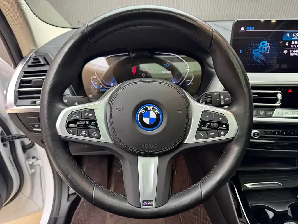 BMW iX3 — фото 10