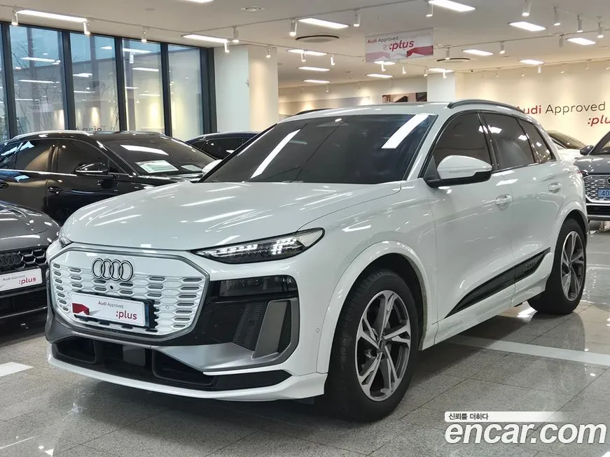 Audi Q6 e-tron — фото 1