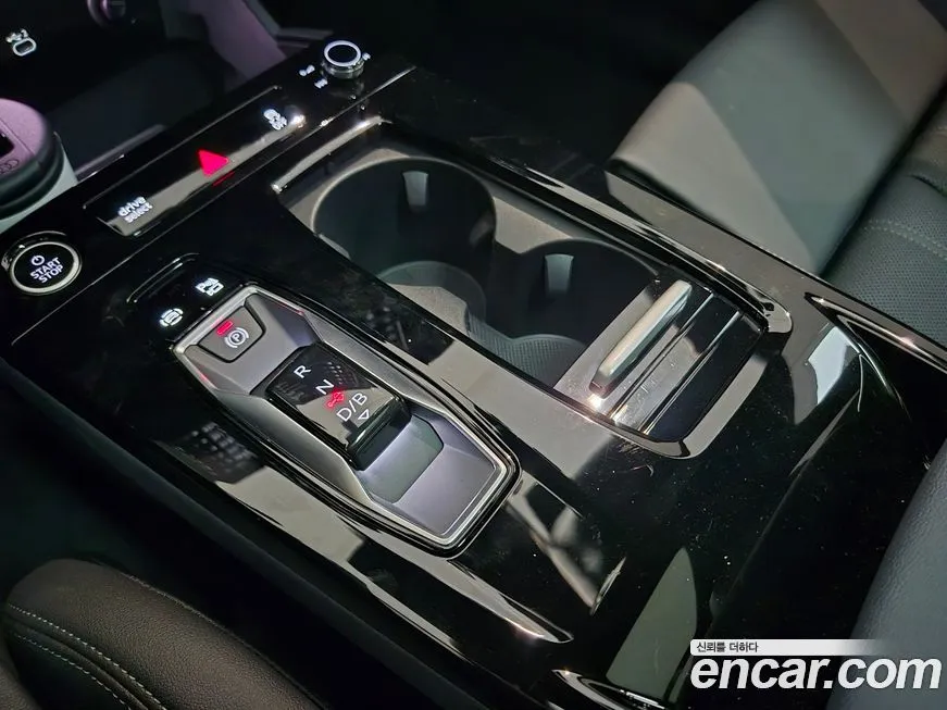 Audi Q6 e-tron — фото 10