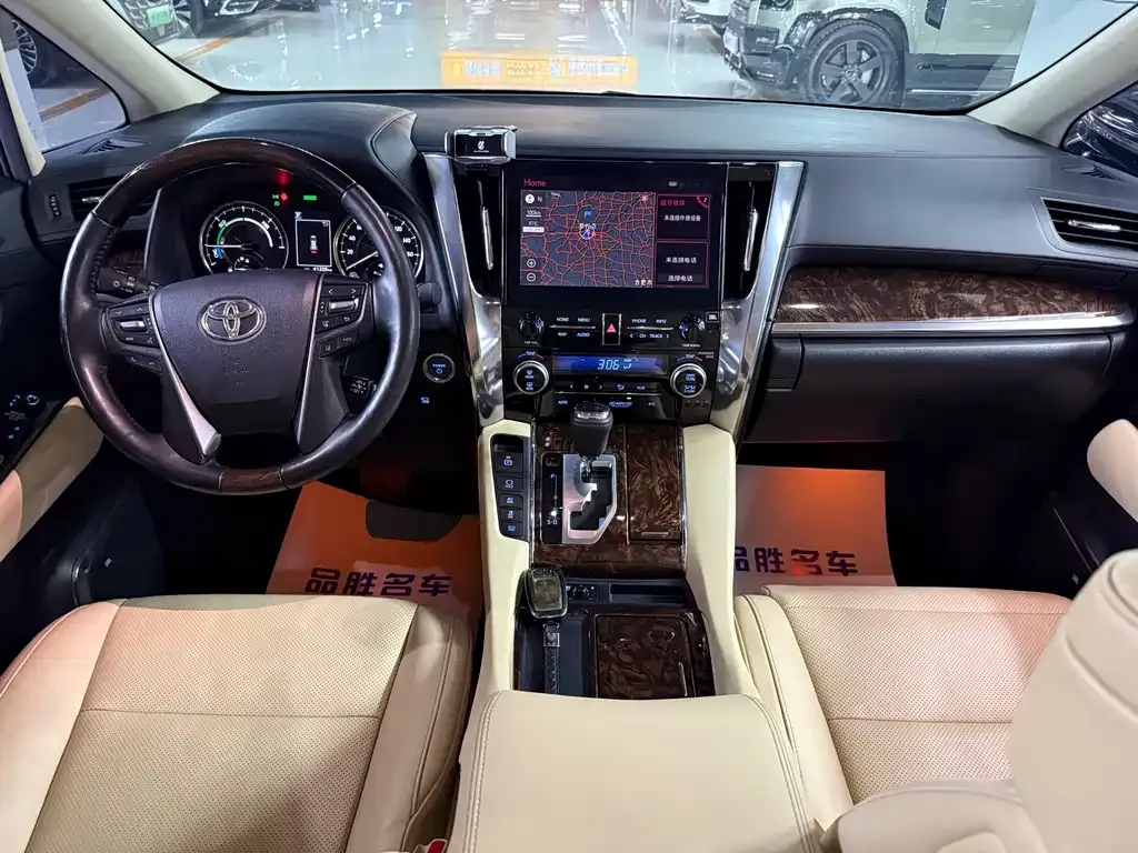 Toyota Alphard — фото 7