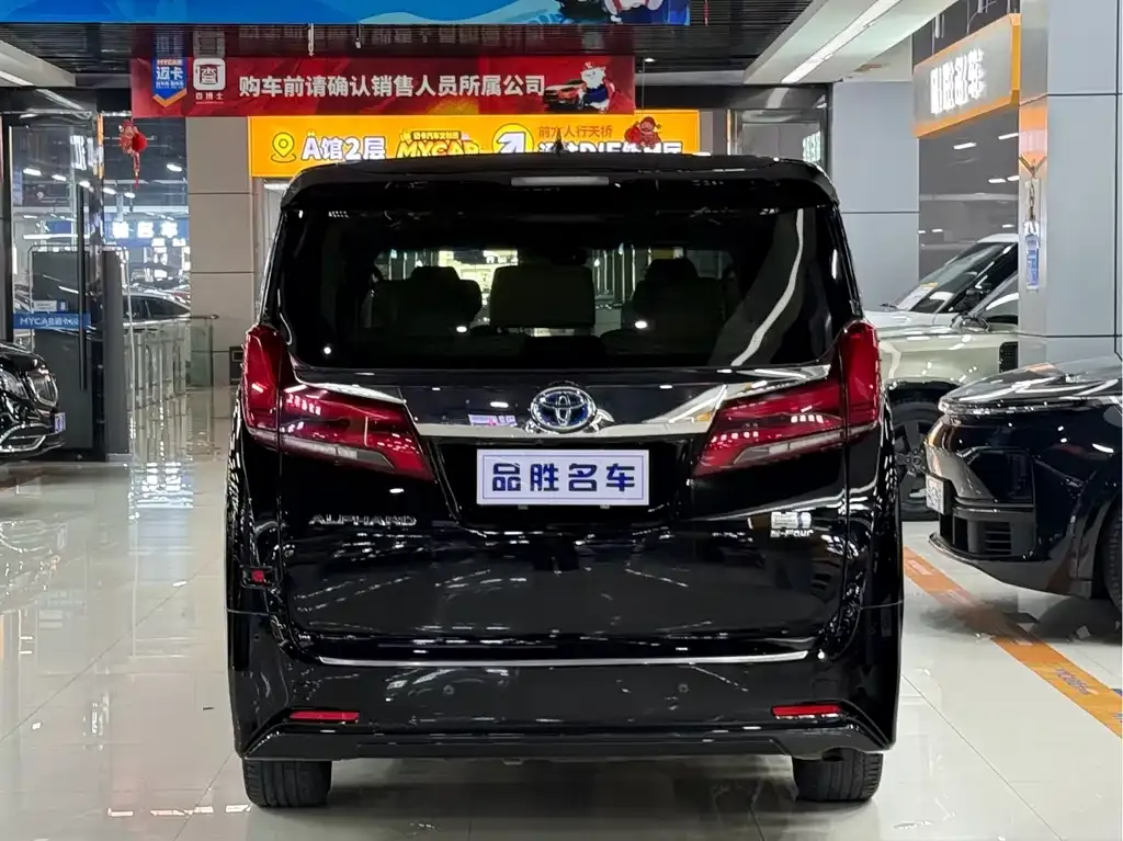 Toyota Alphard — фото 4