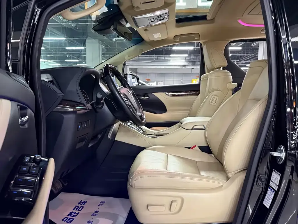 Toyota Alphard — фото 9
