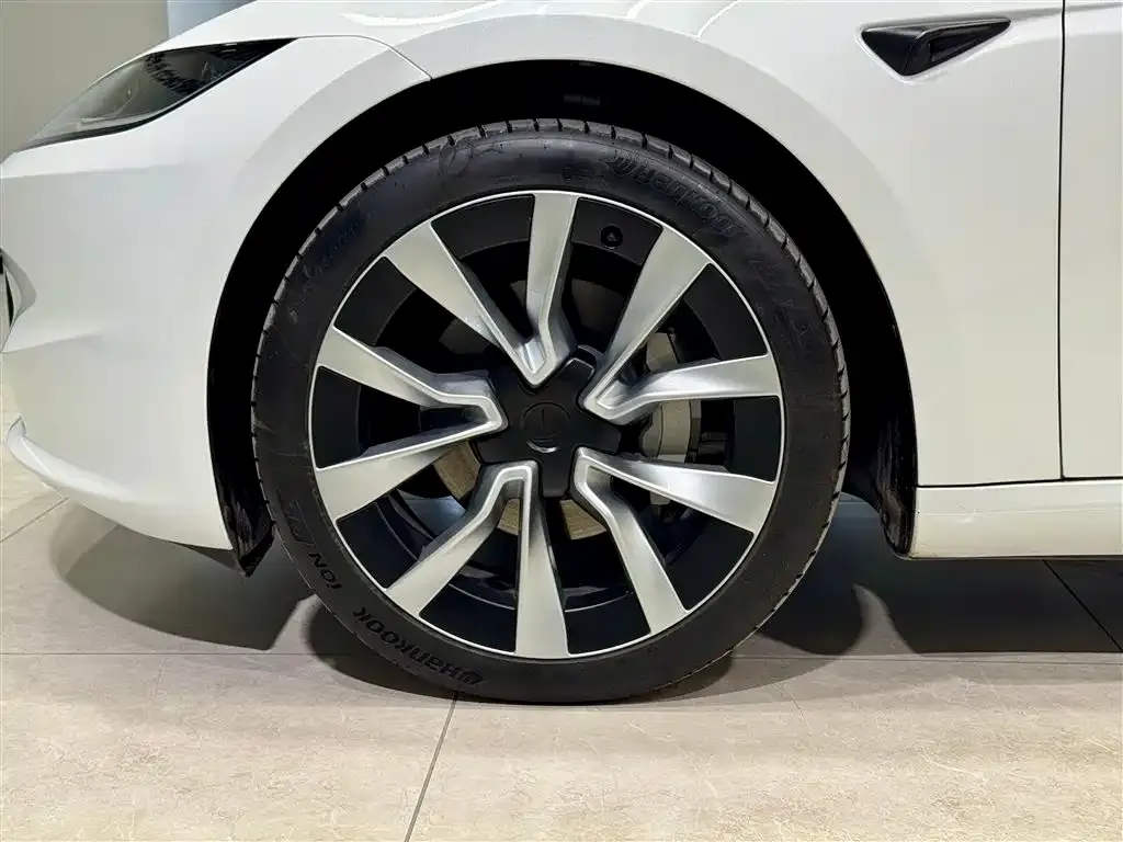 Tesla Model 3 — фото 6