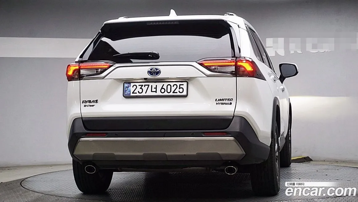 Toyota RAV4 — фото 7