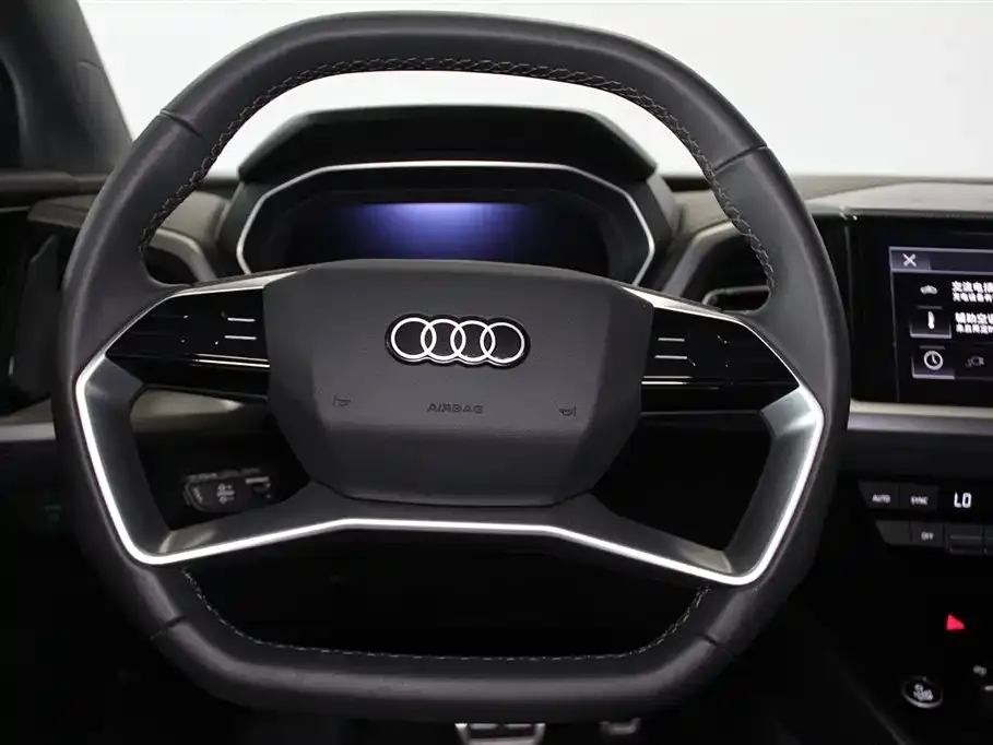 Audi Q4 e-tron — фото 7