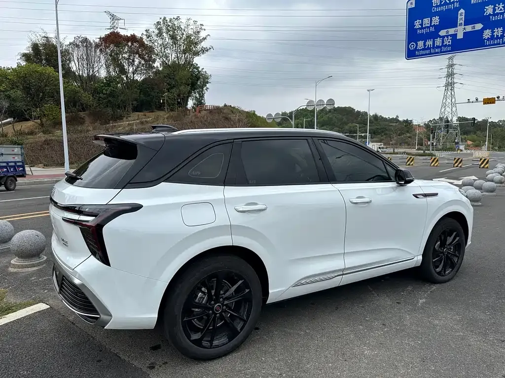 Hongqi HS3 PHEV — фото 7
