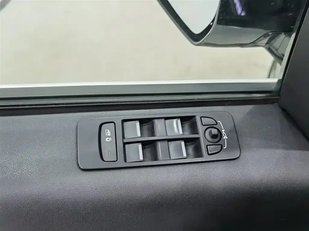 Land Rover Discovery Sport Hybrid — фото 9