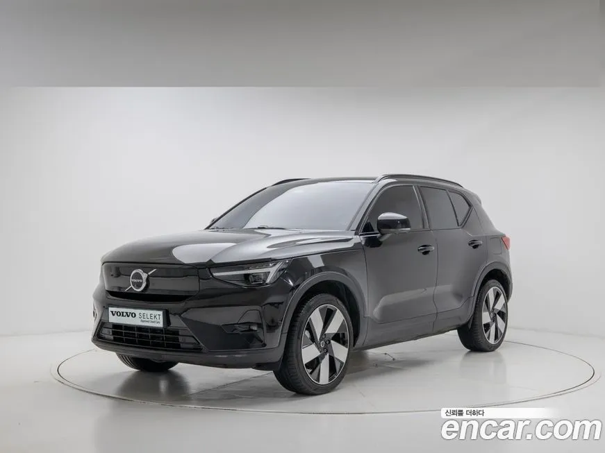 Volvo XC40 — фото 1