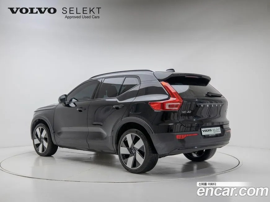 Volvo XC40 — фото 7
