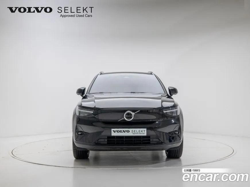 Volvo XC40 — фото 6