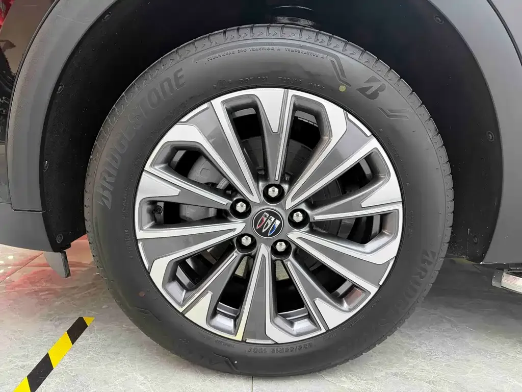 Buick Envision Plus — фото 7
