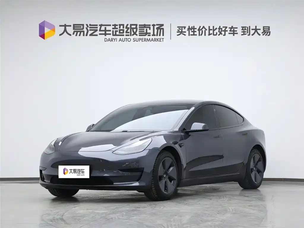 Tesla Model 3 — фото 1