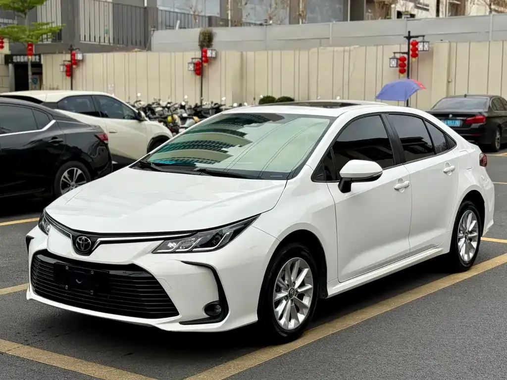 Toyota Corolla — фото 1