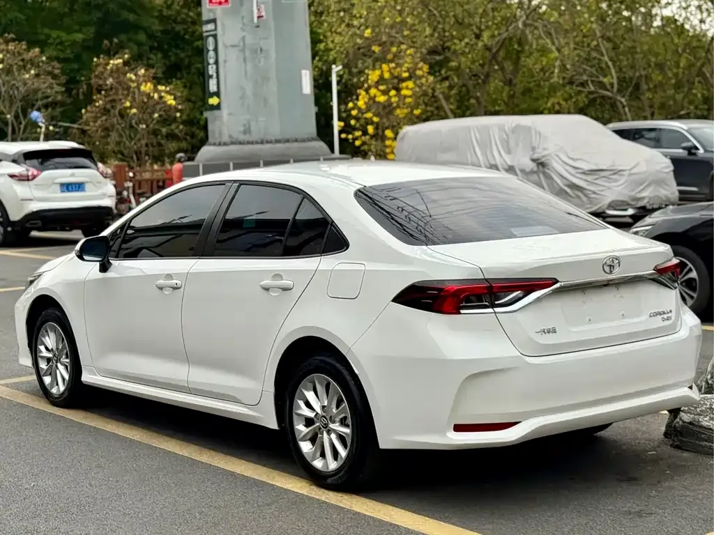 Toyota Corolla — фото 3