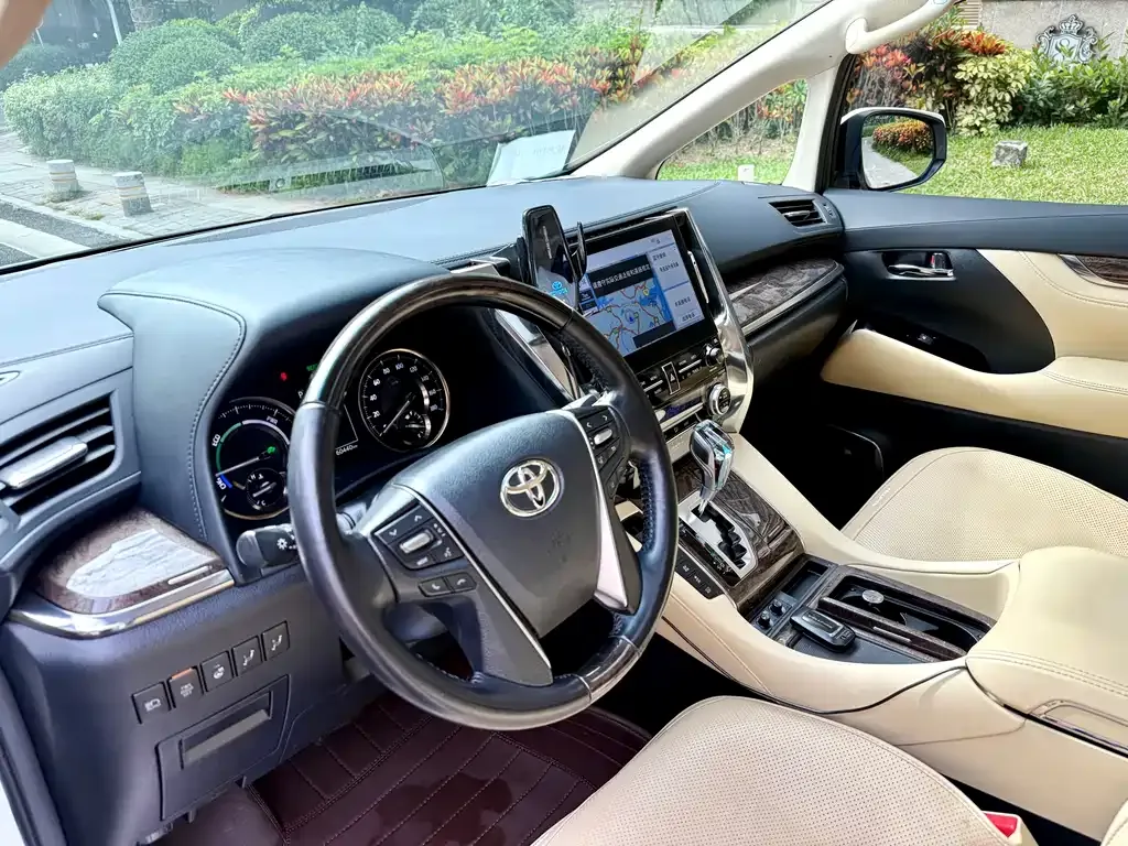 Toyota Vellfire — фото 4