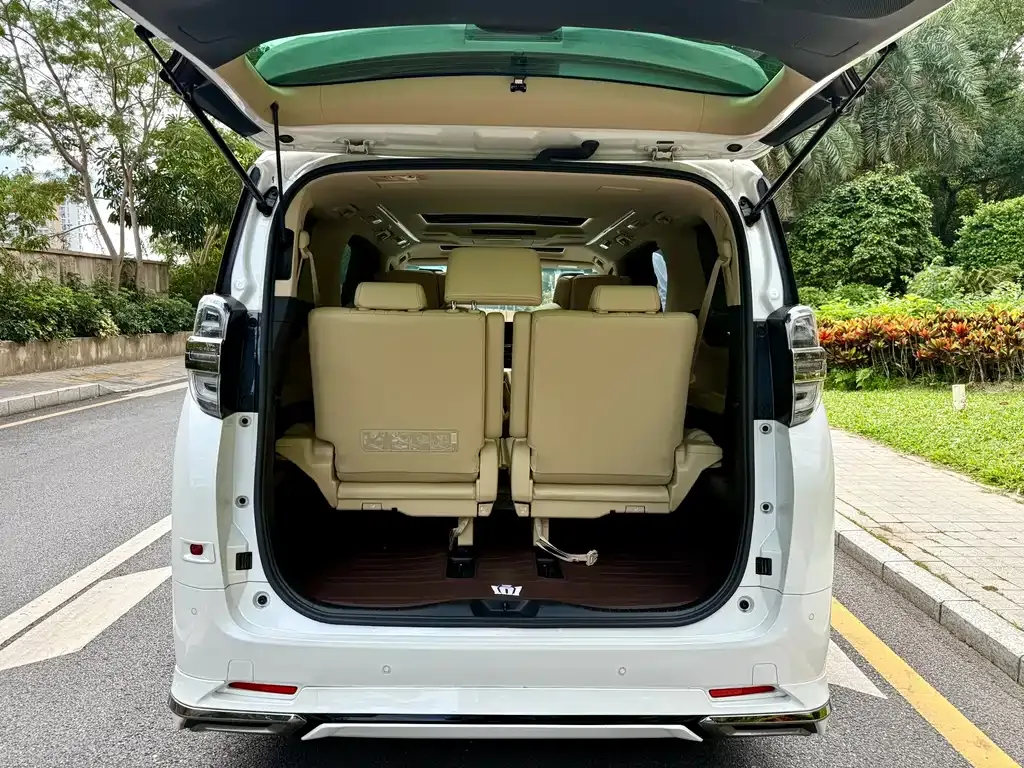 Toyota Vellfire — фото 5