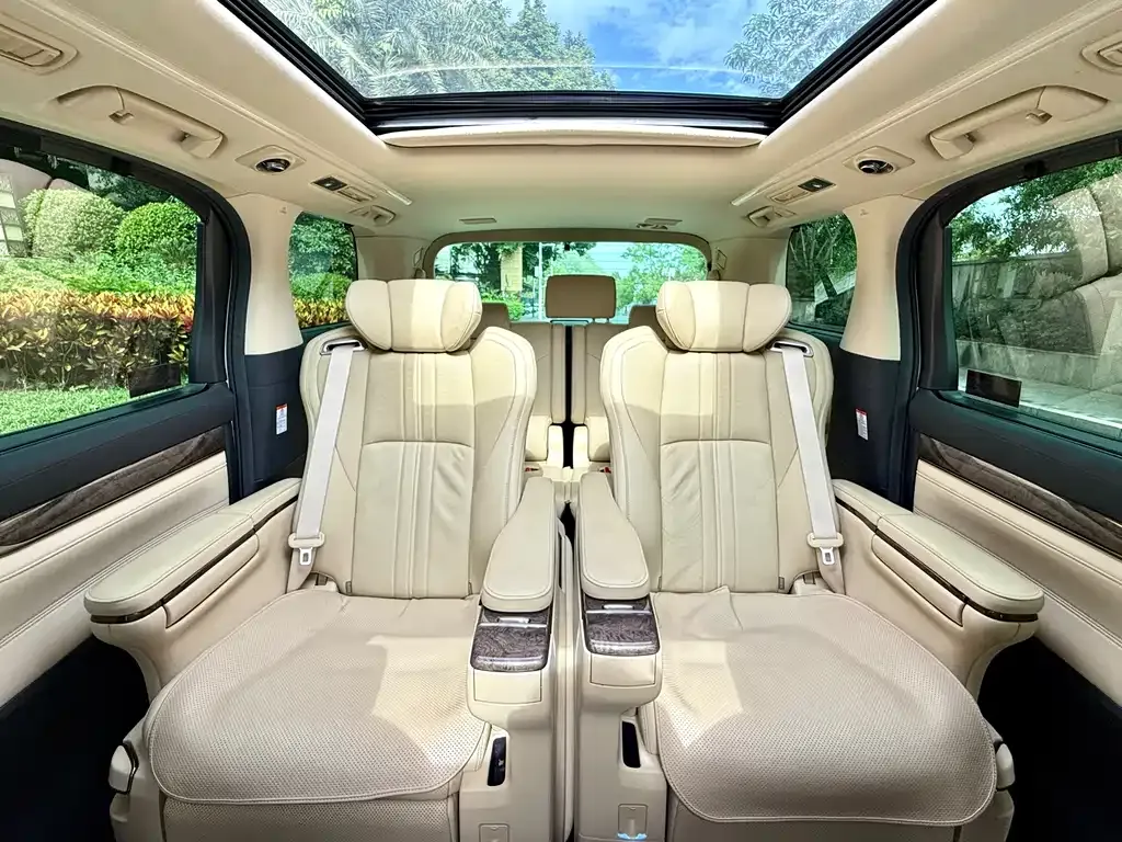 Toyota Vellfire — фото 7