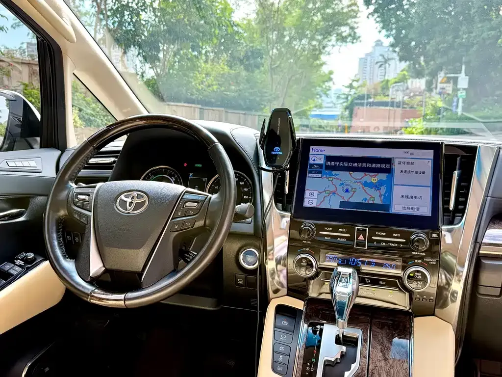 Toyota Vellfire — фото 2