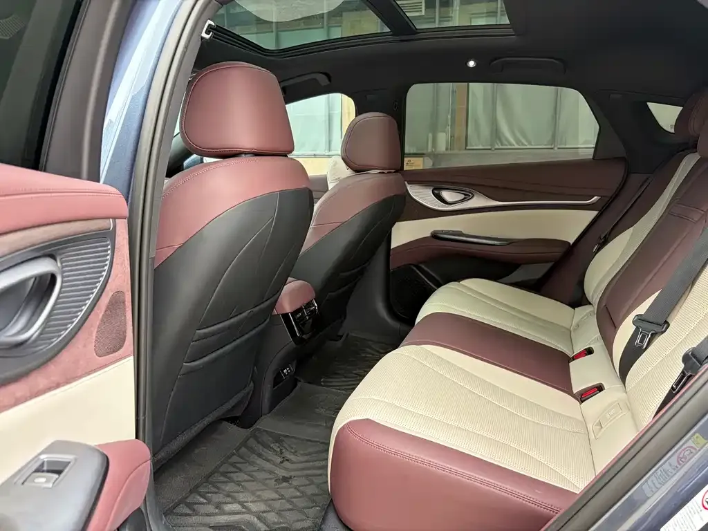 BYD Seal — фото 8