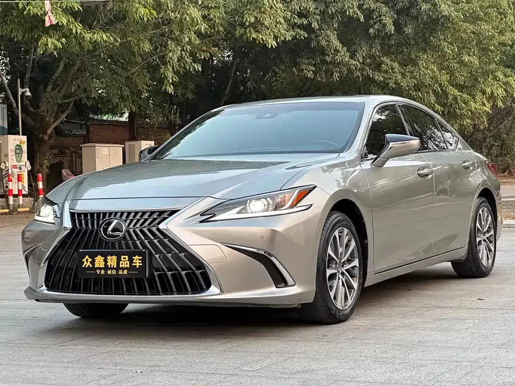 Lexus ES — фото 1