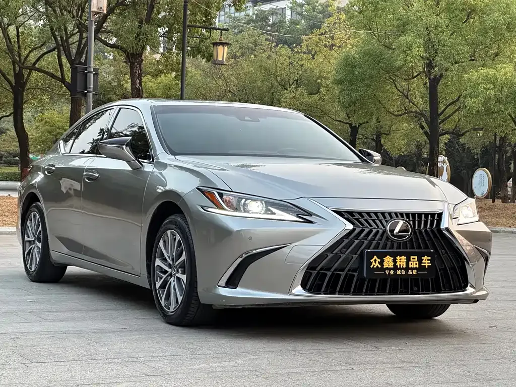 Lexus ES — фото 10