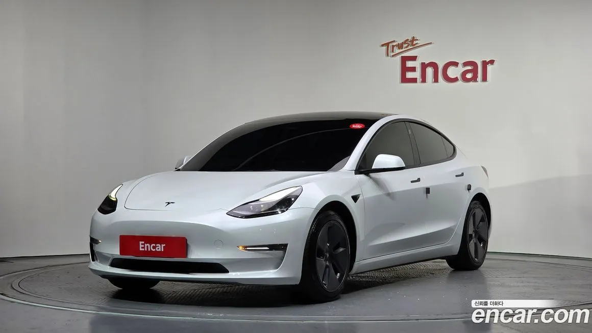 Tesla Model 3 — фото 1
