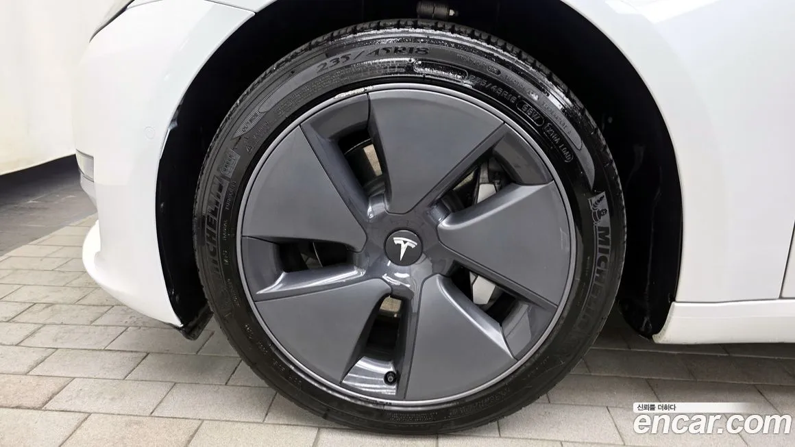 Tesla Model 3 — фото 10