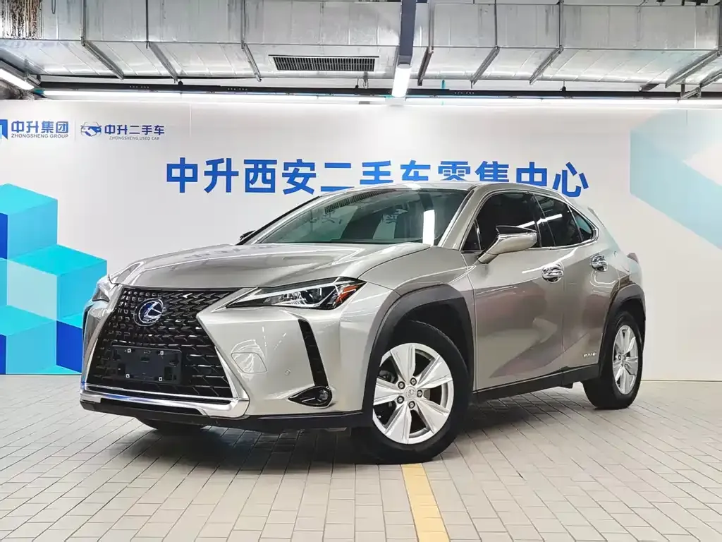 Lexus UX — фото 1