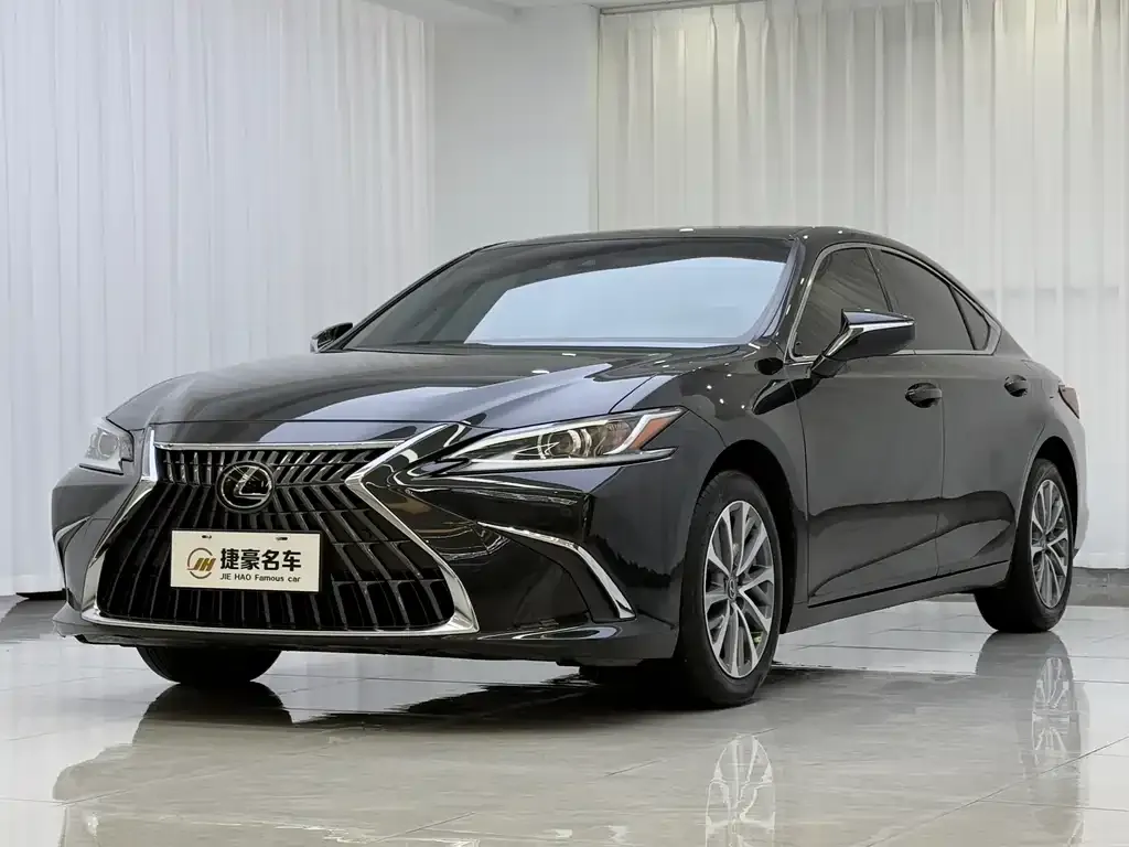 Lexus ES — фото 1