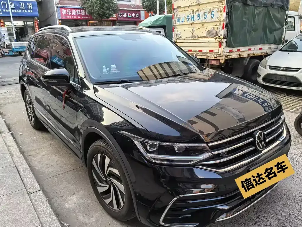 Volkswagen Tiguan L — фото 2