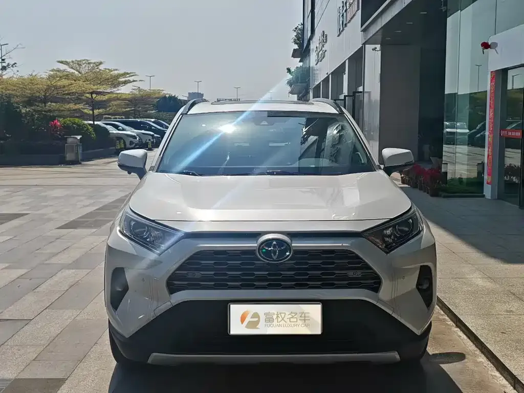 Toyota RAV4 — фото 2