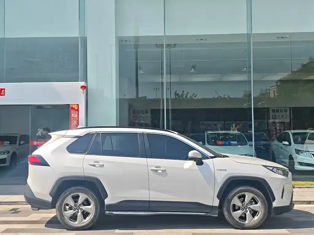 Toyota RAV4 — фото 4