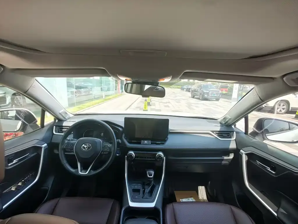Toyota RAV4 — фото 3