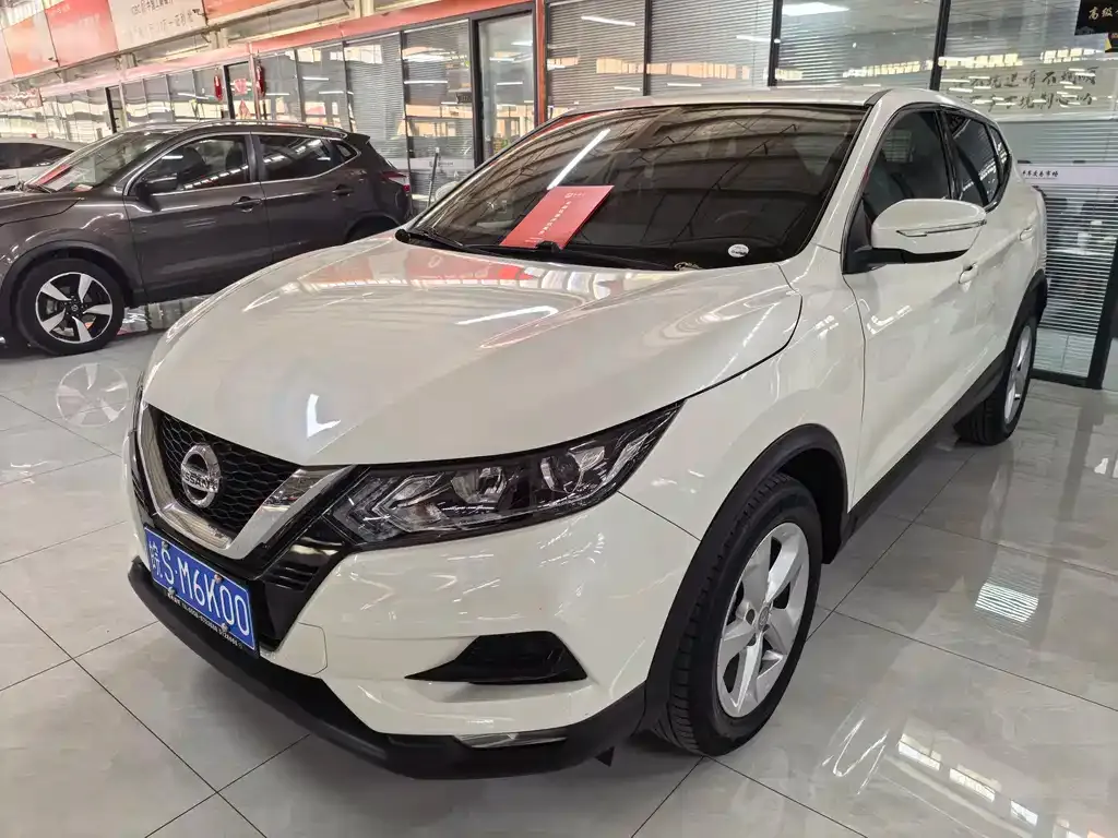 Nissan Qashqai — фото 1