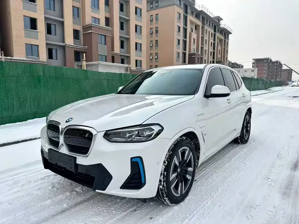 BMW iX3 — фото 1