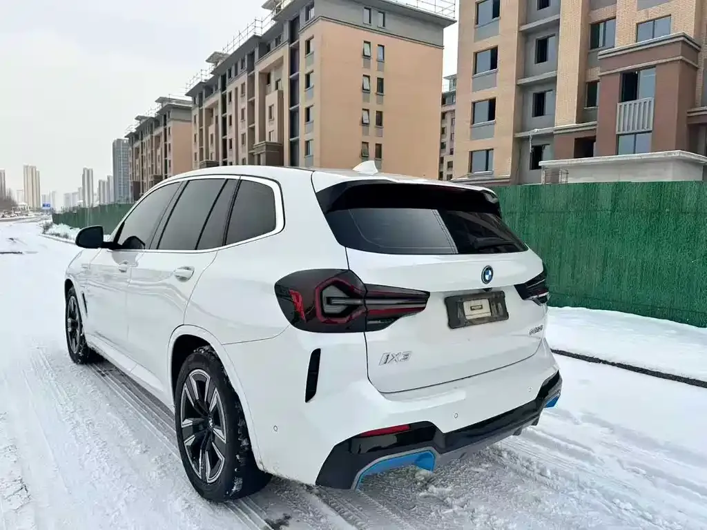 BMW iX3 — фото 2