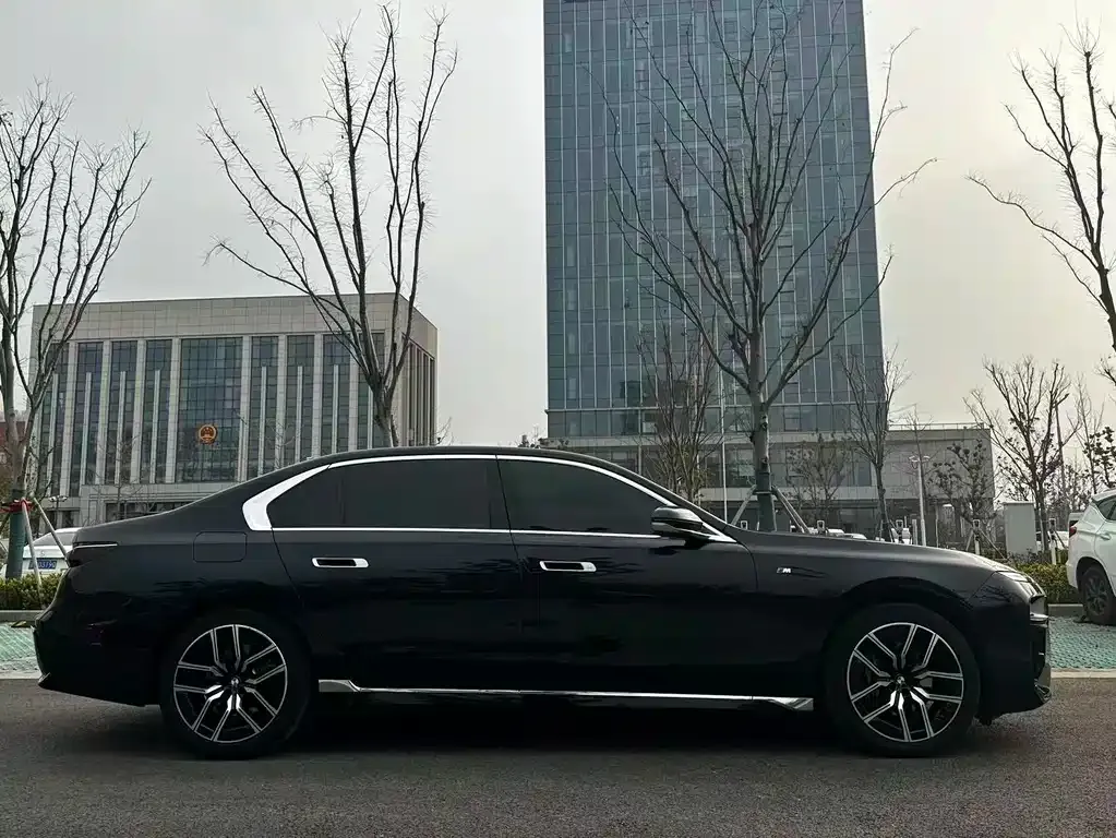 BMW 7 Series — фото 4