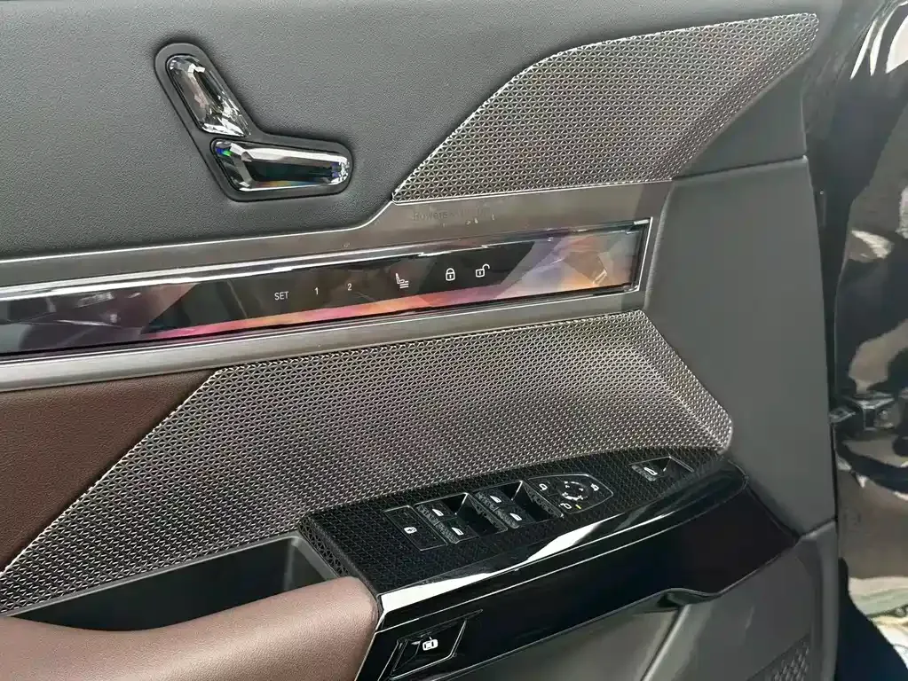 BMW 7 Series — фото 10