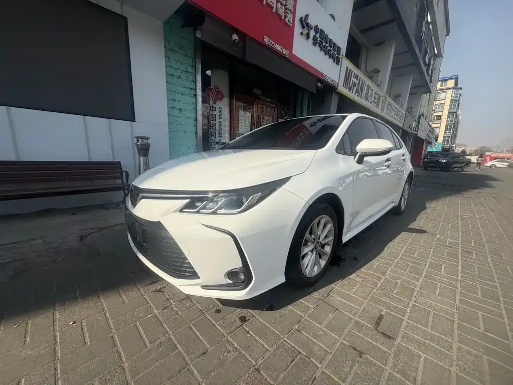 Toyota Corolla — фото 5