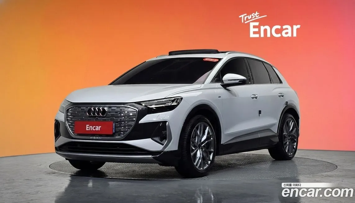 Audi Q4 e-tron — фото 1